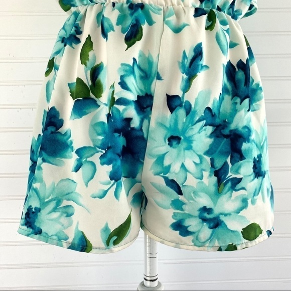 Tropical floral shorts romper Size Small - Picture 6 of 13
